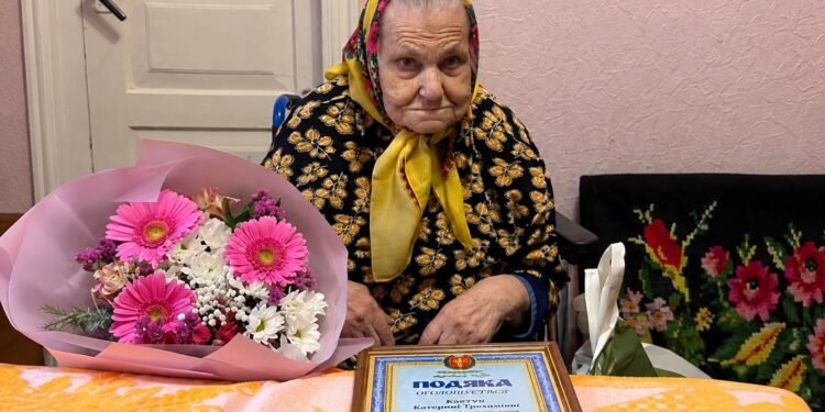 У Володарці привітали 90-річну ювілярку Катерину Ковтун