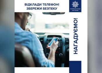 Водіям нагадали про штраф 510 грн за телефон за кермом